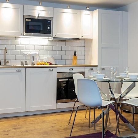 Pillo Rooms Serviced Apartments - Salford Manchester Buitenkant foto