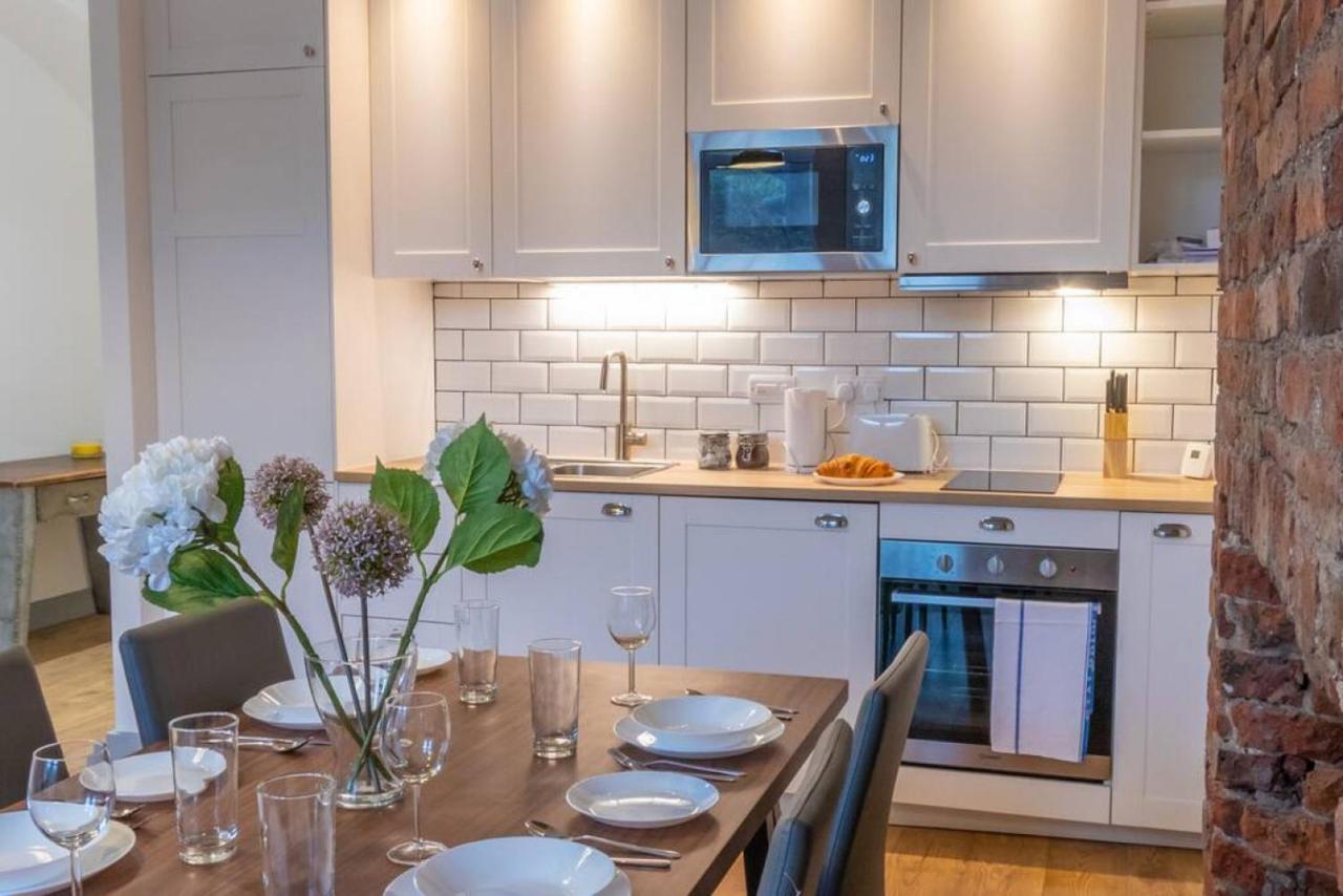 Pillo Rooms Serviced Apartments - Salford Manchester Buitenkant foto