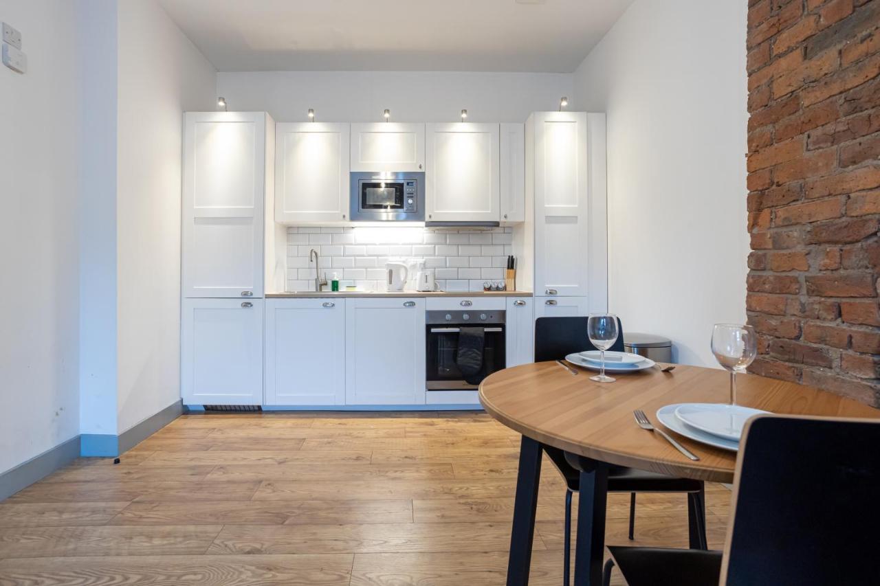 Pillo Rooms Serviced Apartments - Salford Manchester Buitenkant foto