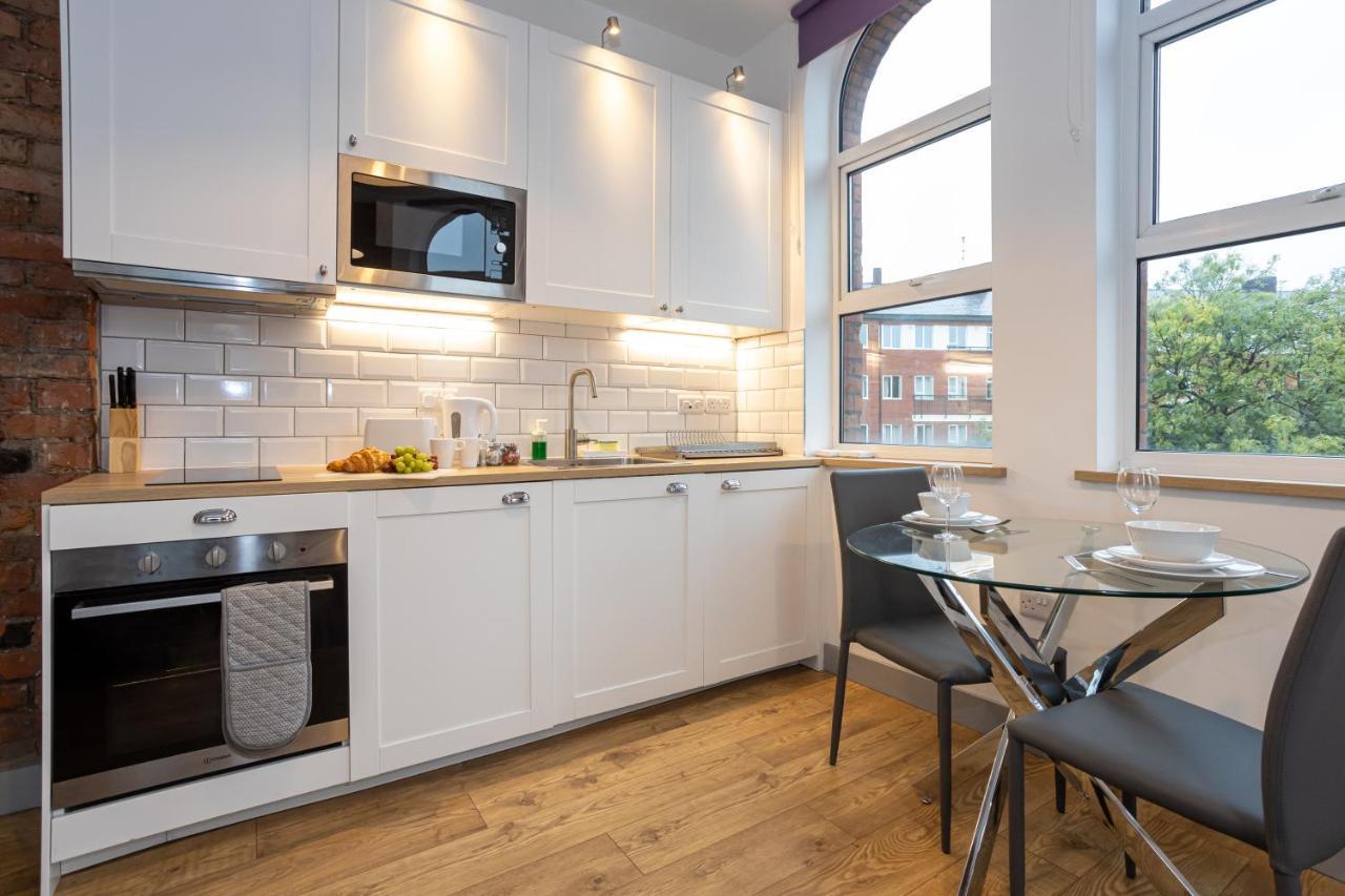 Pillo Rooms Serviced Apartments - Salford Manchester Buitenkant foto