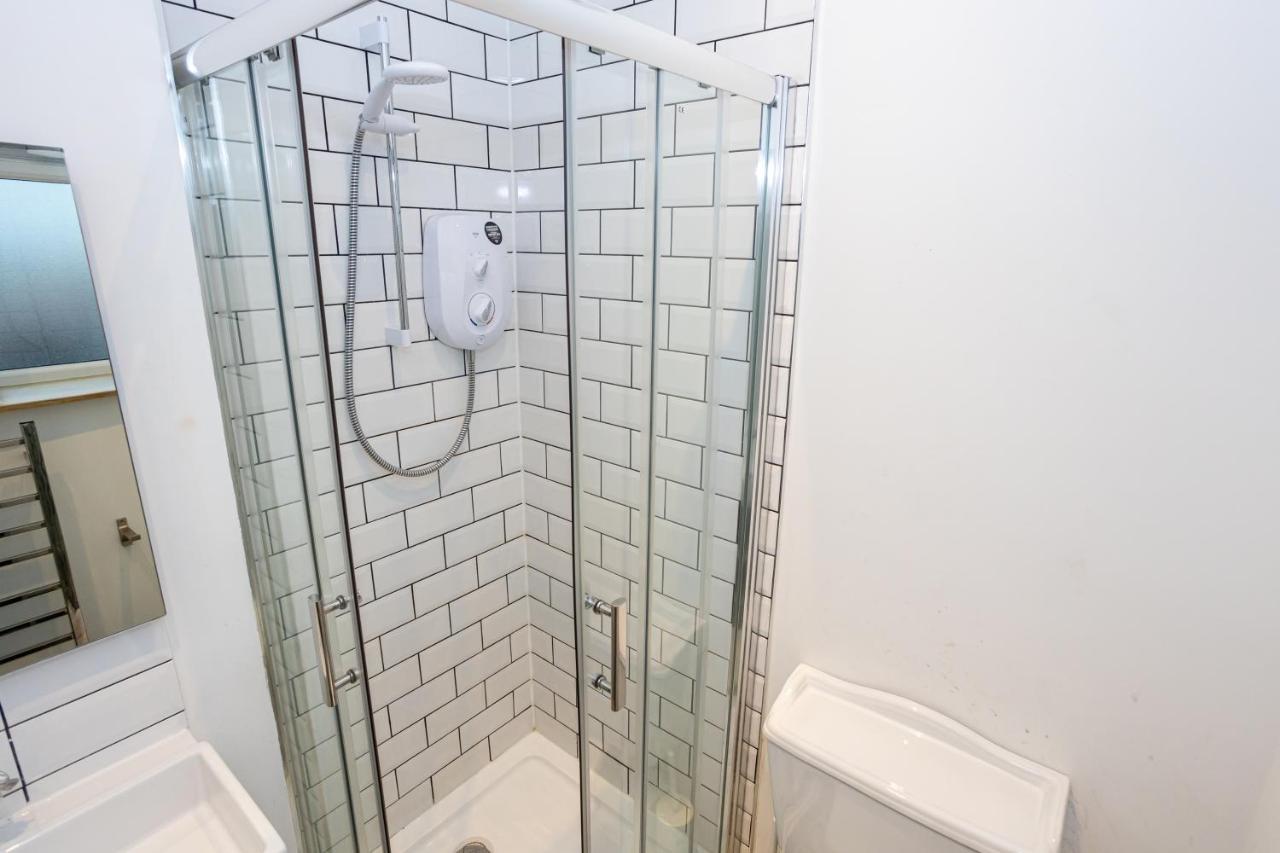 Pillo Rooms Serviced Apartments - Salford Manchester Buitenkant foto
