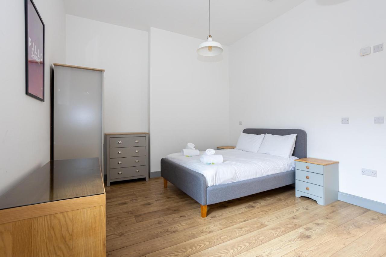 Pillo Rooms Serviced Apartments - Salford Manchester Buitenkant foto
