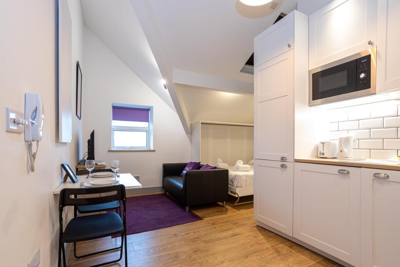Pillo Rooms Serviced Apartments - Salford Manchester Buitenkant foto
